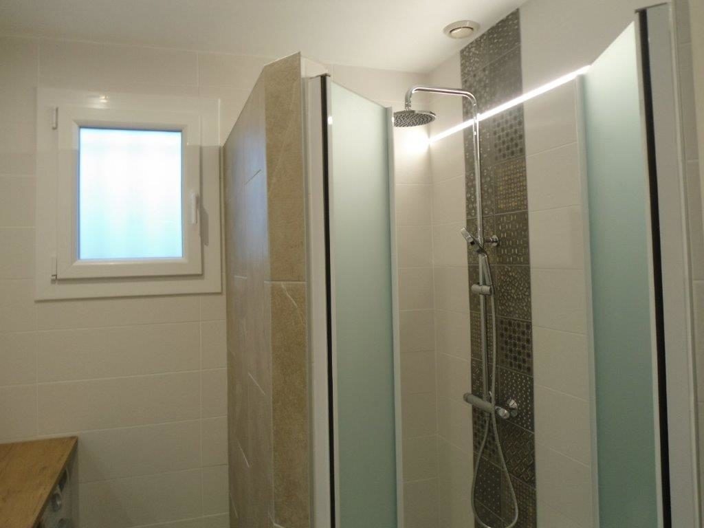 Agencement de salle de bains : Installation d'une douche