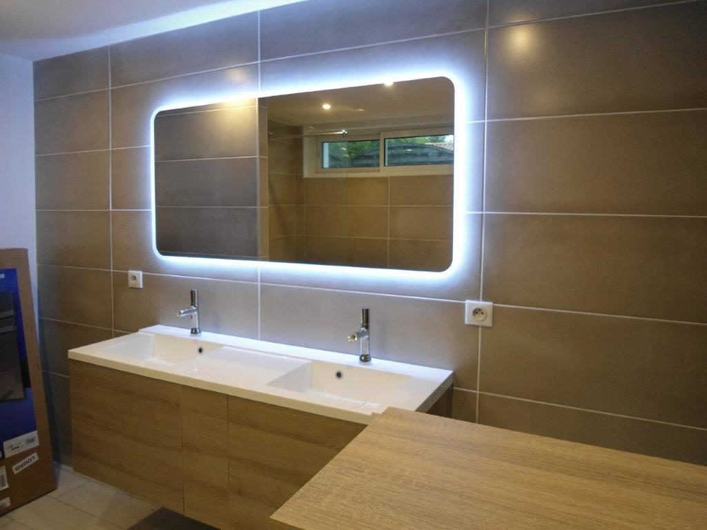 Agencement de salle de bains : Miroir avec led et double vasque